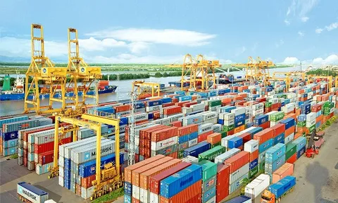 Thu ngân sách từ xuất nhập khẩu vượt 182.000 tỷ đồng