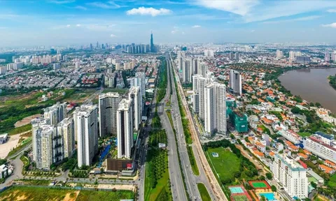 Bất động sản Việt Nam bật sáng giữa sóng ngầm toàn cầu