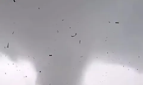 Lốc xoáy ở Ninh Bình khiến 6 người tử vong