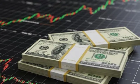 USD tăng mạnh khi xung đột Trung Đông đẩy giá dầu lên đỉnh