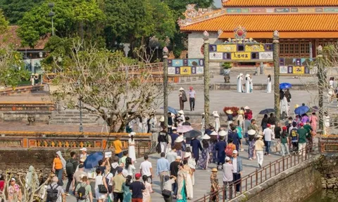 Du lịch Việt Nam đón 12 triệu lượt khách, doanh thu đạt kỷ lục tại nhiều địa phương