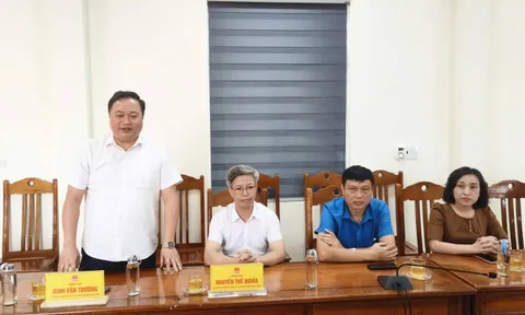 Hội Kinh tế môi trường Việt Nam làm việc và tặng quà tại phường Trung Tâm, Lào Cai