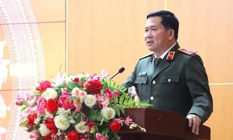 Trung tướng Đinh Văn Nơi giữ chức Phó Bí thư Tỉnh ủy An Giang, kiêm Bí thư Đặc khu Phú Quốc