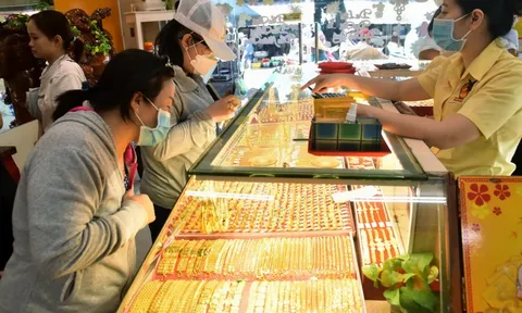 Giá vàng ngày 4/8: Vàng SJC và nhẫn trơn giảm tới 1 triệu đồng/lượng