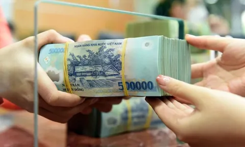 Lãi suất tiết kiệm 9% lan rộng, cuộc đua huy động vốn nóng lên