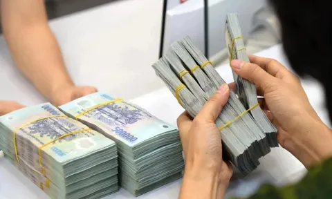 Chưa dứt cơn khát vốn: Ngân hàng giảm lãi suất tiết kiệm, tăng lãi chứng chỉ tiền gửi