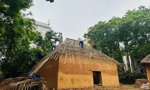 Độc đáo nhà trình tường, lưu giữ hồn cốt văn hóa người Hà Nhì giữa lòng Hà Nội