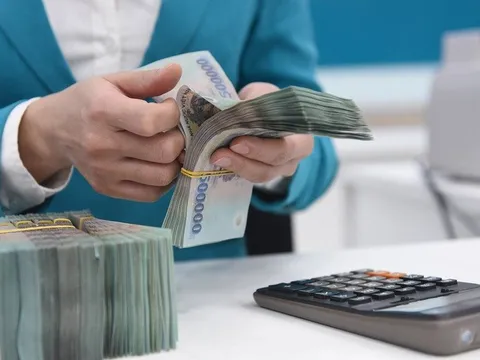 Ngân hàng đồng loạt tăng lãi suất cơ sở, lãi suất tham chiếu, có nơi chạm 13,5%/năm