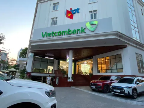 Nửa đầu năm 2024 lợi nhuận trước thuế của Vietcombank cao kỷ lục nhưng nợ có khả năng mất vốn cũng tăng mạnh