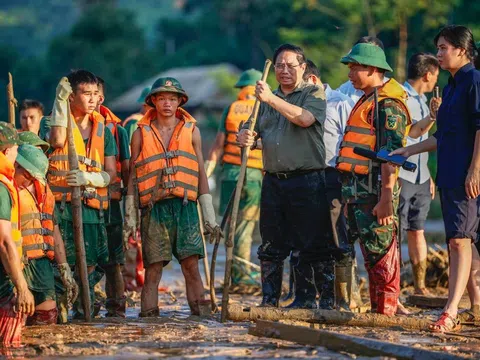 Thủ tướng: 'Tái định cư thôn bản bị vùi lấp, người dân mất nhà trước 31/12'