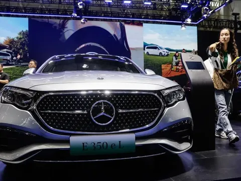 Lợi nhuận của Mercedes giảm một nửa khi Trung Quốc ‘lánh xa’ hàng xa xỉ