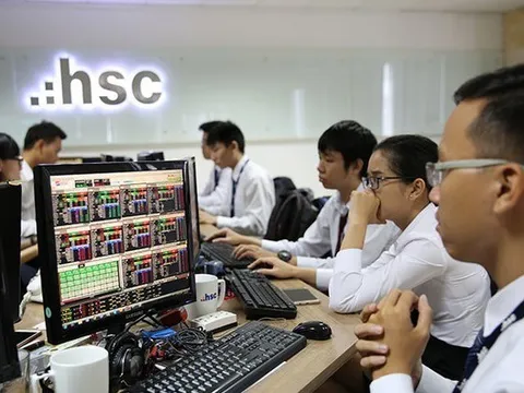 HSC chốt danh sách cổ đông để chào bán gần 360 triệu cổ phiếu