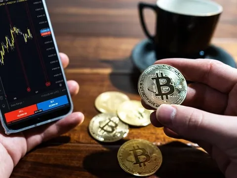 Mua bán tiền ảo Bitcoin và Ethereum: Lỗ hay lãi vẫn phải nộp thuế 0,1% như chứng khoán