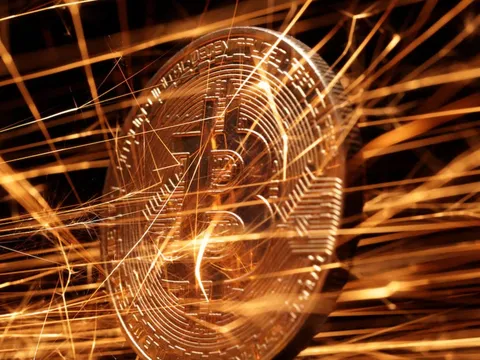 Bitcoin phá đỉnh 125.700 USD, thị trường tiền điện tử sục sôi