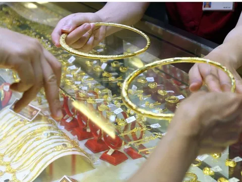 Thị trường vàng, bất động sản, chứng khoán vào báo cáo gửi Quốc hội