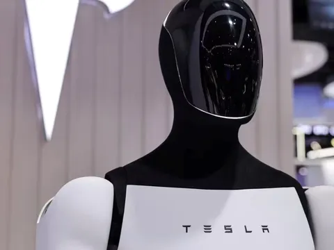 ELon Musk thông báo quan trọng sau khi nhận 1.000 tỷ USD