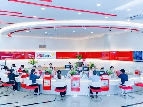 Thoát đáy NIM, HDBank (HDB) bứt tốc lợi nhuận nhờ tín dụng tăng vọt và cú hích VietJet