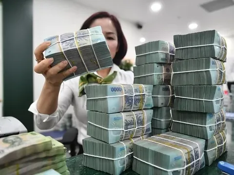 Tiền gửi vào ngân hàng lập kỷ lục, xuất hiện 2 nhà băng vượt mốc 2 triệu tỷ