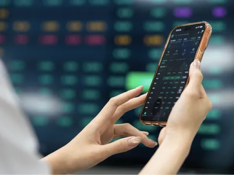 Cổ phiếu giảm sâu, nhiều lãnh đạo doanh nghiệp đăng ký "bắt đáy"