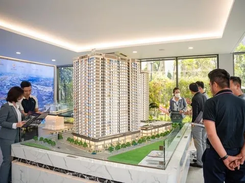 Nợ vay ‘đè nặng” doanh nghiệp bất động sản