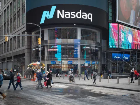 Nasdaq Composite mất hơn 1% sau khi OpenAI công bố doanh thu