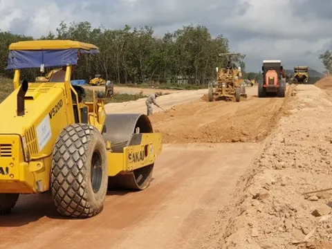 Nguyên nhân khiến 6 dự án thành phần cao tốc Bắc - Nam chậm tiến độ