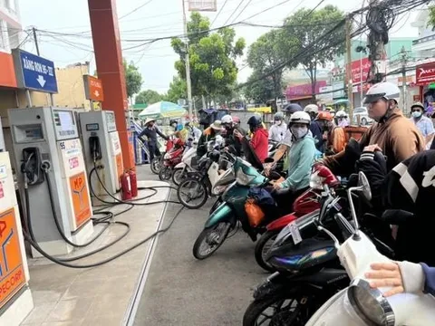 Thị trường xăng dầu bất ổn: TP.HCM có 54 cửa hàng tạm ngưng phục vụ vì "hết xăng"