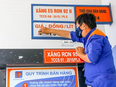 Giá xăng tăng lần thứ tư liên tiếp, sát ngưỡng 24.000 đồng/lít