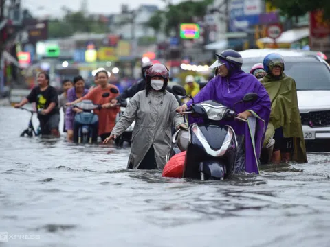 Thời tiết hôm nay 18/11: Miền Trung sắp đón đợt mưa dông lớn kéo dài