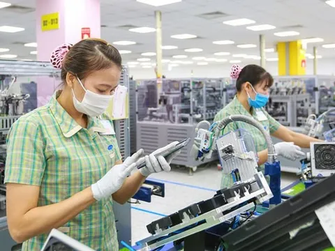 Yêu cầu thanh toán đầy đủ tiền lương, tiền thưởng cuối năm cho người lao động