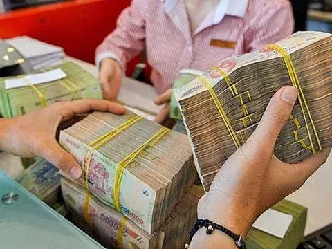 Lãi suất liên ngân hàng bất ngờ tăng mạnh từ 9,61% lên 13%