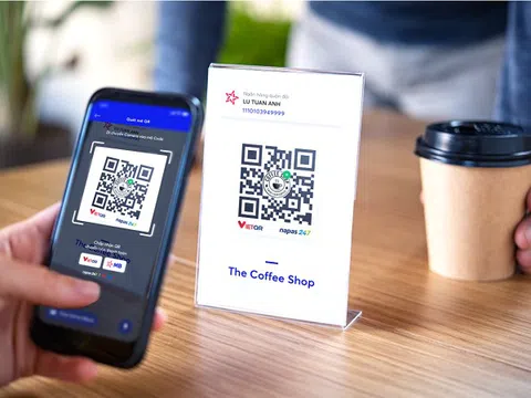 Cảnh báo chiêu trò dán đè mã QR giả mạo để chiếm đoạt tiền