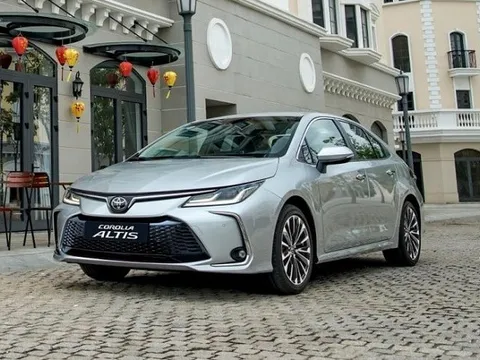 Toyota Việt Nam giới thiệu Corolla Altis phiên bản nâng cấp 2023, giá từ 725 triệu đồng