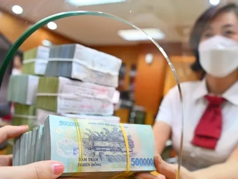 Các ngân hàng bắt đầu cuộc đua giảm lãi suất