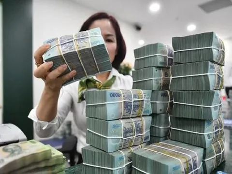 Tiền gửi dân cư lập đỉnh, doanh nghiệp giảm mạnh