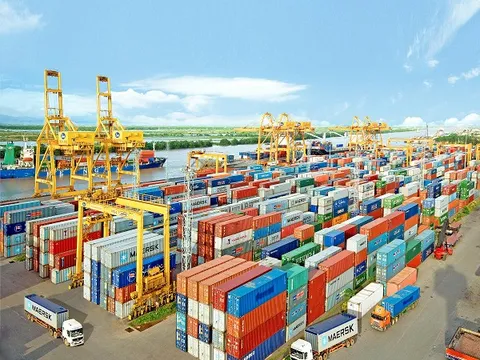 Thu ngân sách từ xuất nhập khẩu vượt 182.000 tỷ đồng