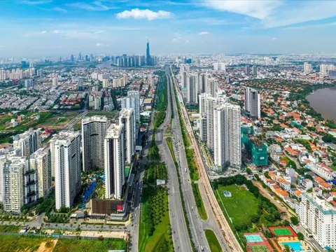 Bất động sản Việt Nam bật sáng giữa sóng ngầm toàn cầu