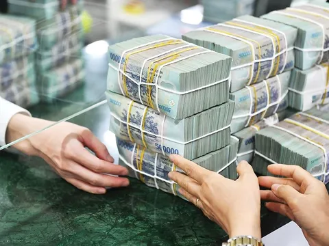 Tín dụng tăng tốc, nhưng áp lực kiểm soát rủi ro ngày càng lớn
