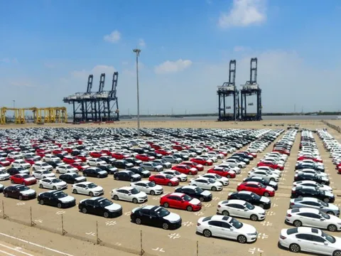 Nhập khẩu ô tô nửa đầu năm 2025 tăng mạnh