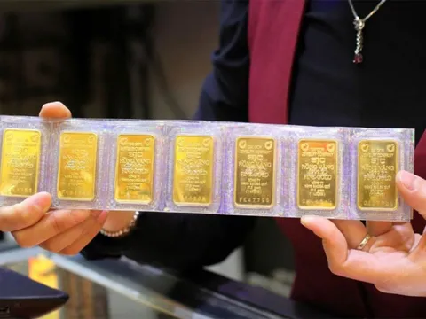 Sớm nhất đến 2026 mới được nhập khẩu, giá vàng trong nước sẽ diễn biến ra sao?