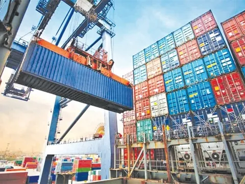 Xuất nhập khẩu năm 2025 dự kiến đạt mức kỷ lục 900 tỷ USD