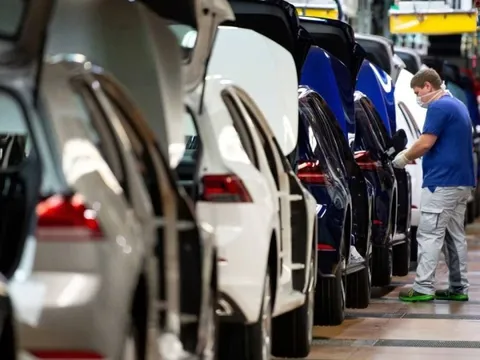 EU sẽ lùi thời gian cấm xe xăng dầu sang năm 2040