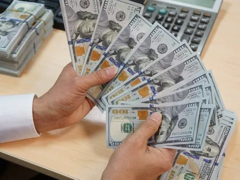 Phạt nặng để chặn hành vi mua, bán ngoại tệ trái phép trên thị trường 'chợ đen'