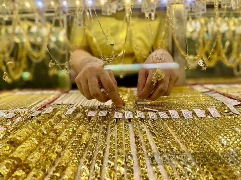 Giá vàng hôm nay 4.3: Giảm mạnh, còn 188,2 triệu đồng/lượng