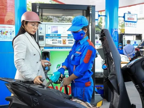 Giá xăng dầu vượt 30.000 đồng/lít: Tác động lên nền kinh tế ra sao?