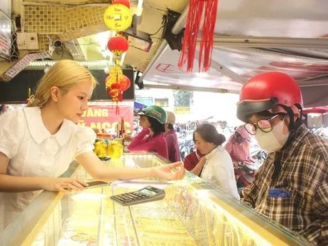 Giá vàng ngày 11/5: Vàng "rơi thẳng đứng", thị trường biến động mạnh