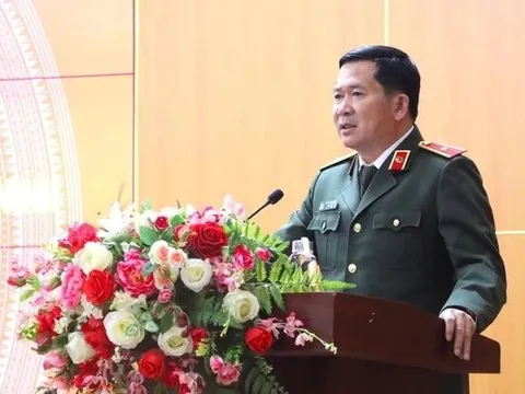 Trung tướng Đinh Văn Nơi giữ chức Phó Bí thư Tỉnh ủy An Giang, kiêm Bí thư Đặc khu Phú Quốc