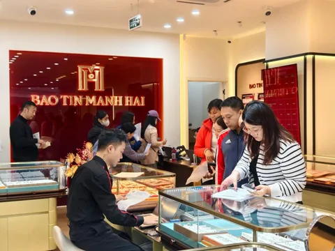 Giá vàng hôm nay 23/7: Vàng miếng rớt giá, đi ngược với vàng thế giới