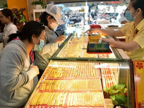 Giá vàng ngày 4/8: Vàng SJC và nhẫn trơn giảm tới 1 triệu đồng/lượng