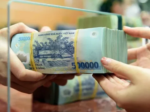 Lãi suất tiết kiệm 9% lan rộng, cuộc đua huy động vốn nóng lên